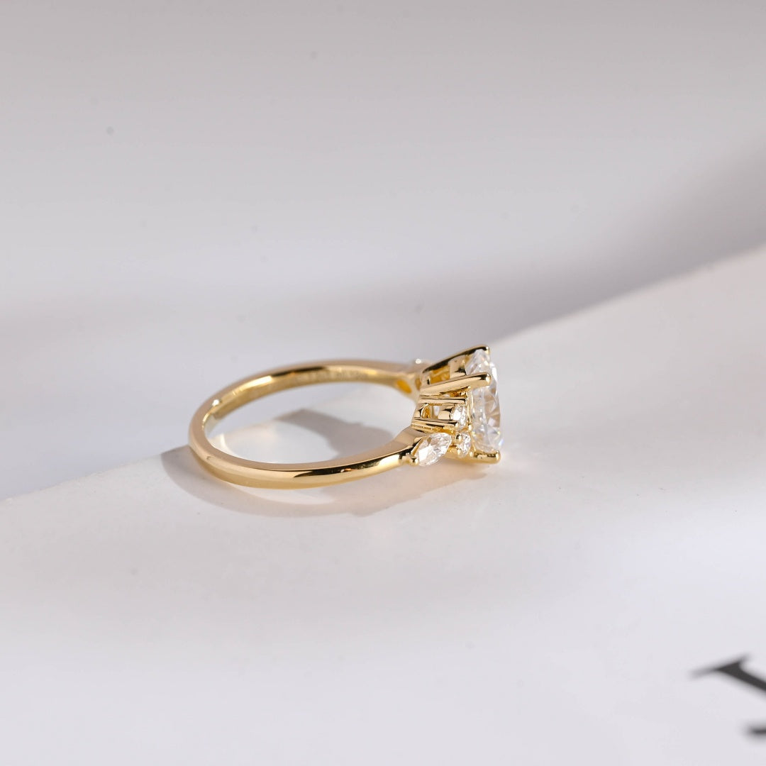 18k Gold Lab Grown Diamond CVD 2CT Oval-Cut Engagement Ring Birthday Gift