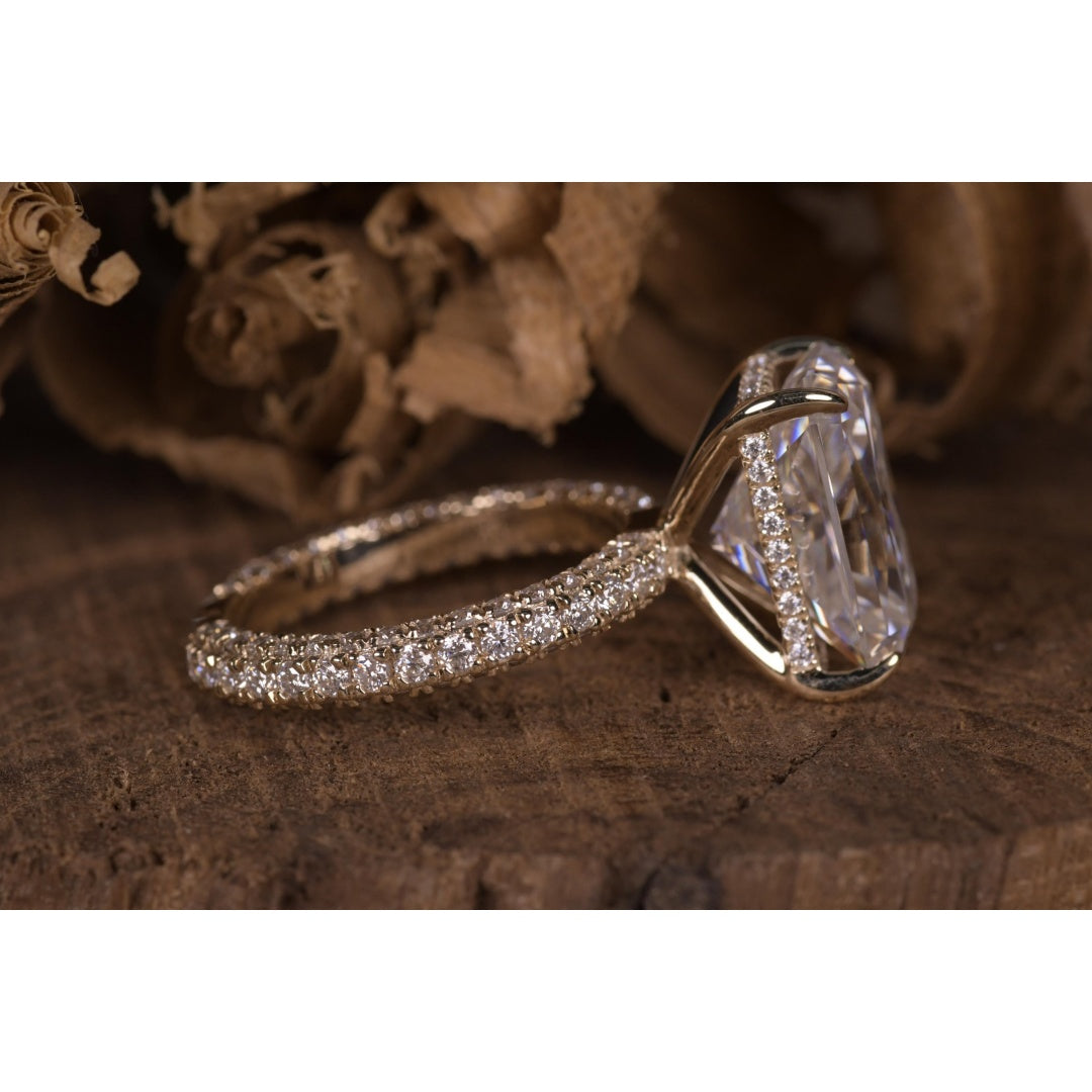 18K Gold Lab Grown Diamond CVD 8CT Radiant-Cut Luxury Engagement Ring