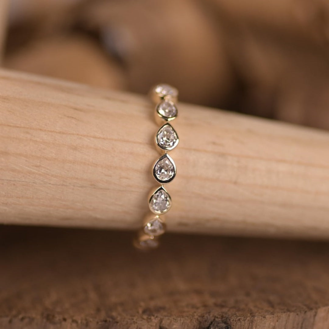 18K Gold Lab Grown Diamond CVD Thin Band Minimalist Classic Ring