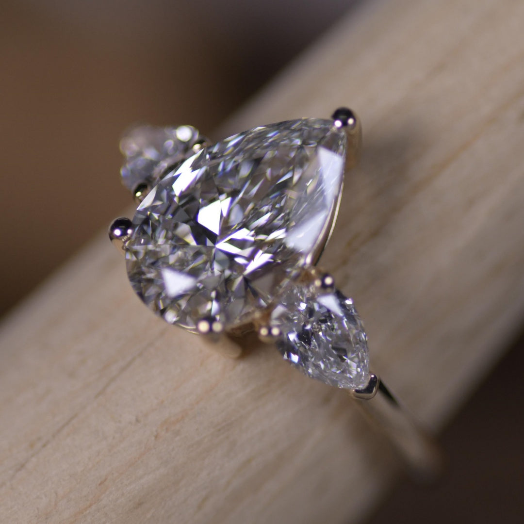 18K Gold Lab Grown Diamond CVD 3CT Pear-Cut Classic Design Holiday Gift Ring