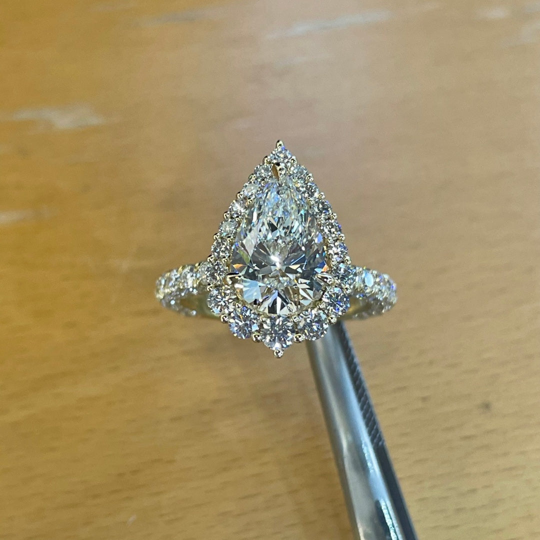 14K Gold Lab Grown Diamond CVD 2.5CT Radiant-Cut Anniversary Ring For Daily Wear