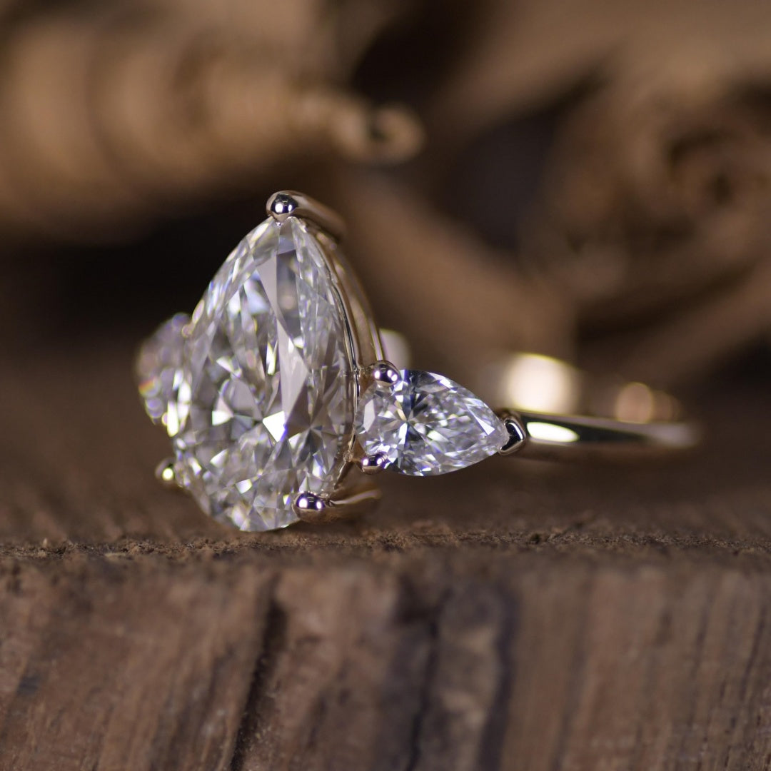 18K Gold Lab Grown Diamond CVD 3CT Pear-Cut Classic Design Holiday Gift Ring