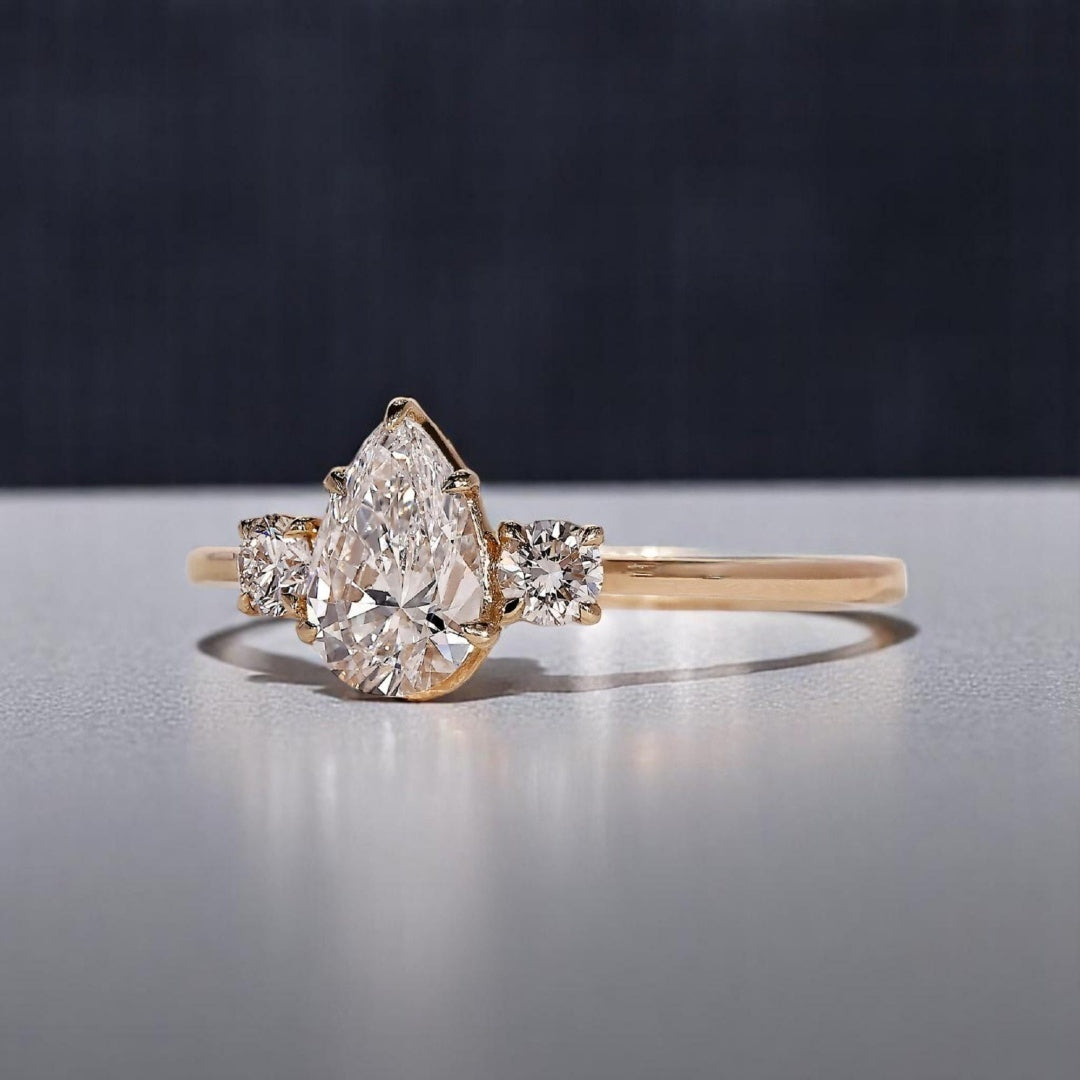18K Gold Lab Grown Diamond CVD 2CT Pear-Cut Unique Design Promise Ring