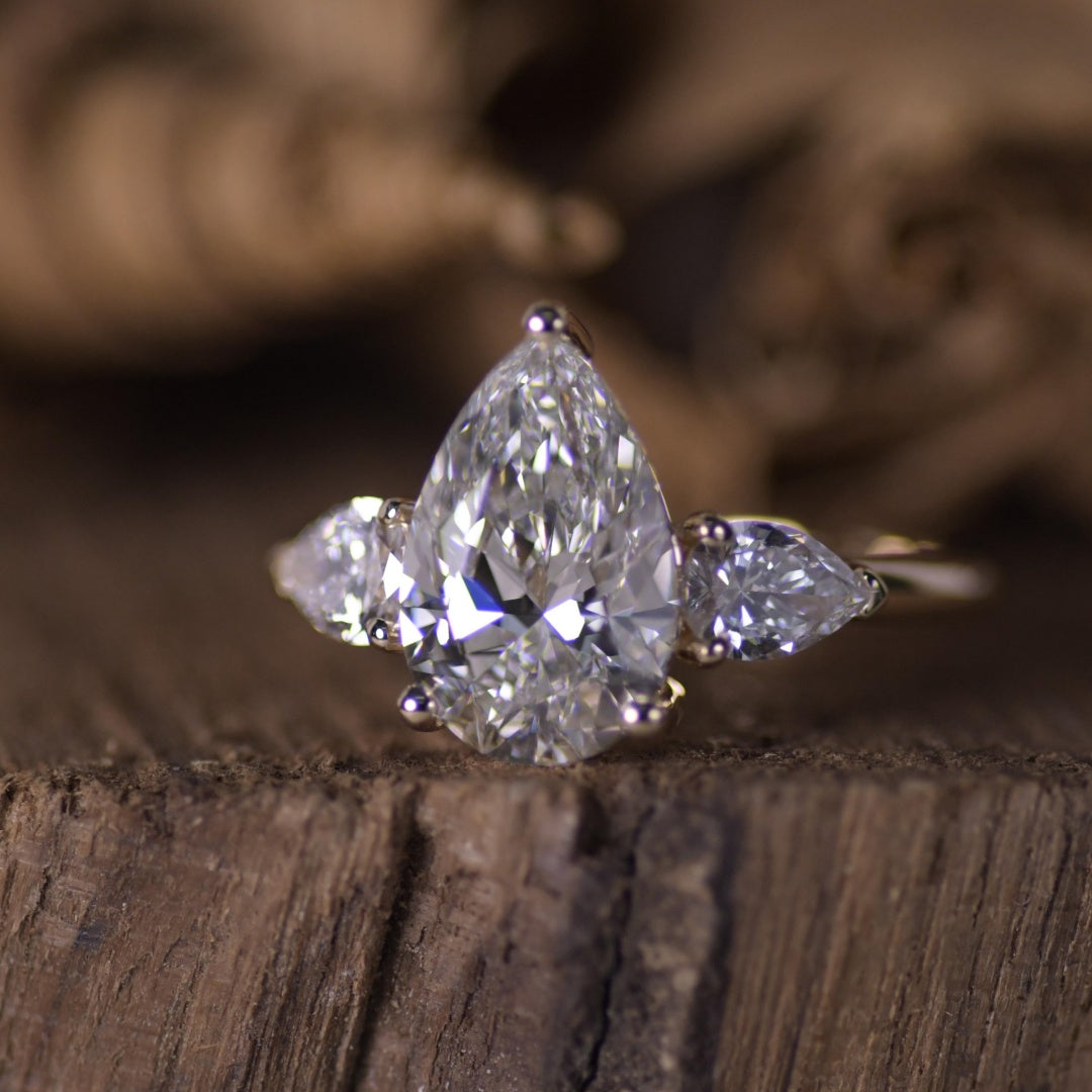 18K Gold Lab Grown Diamond CVD 3CT Pear-Cut Classic Design Holiday Gift Ring