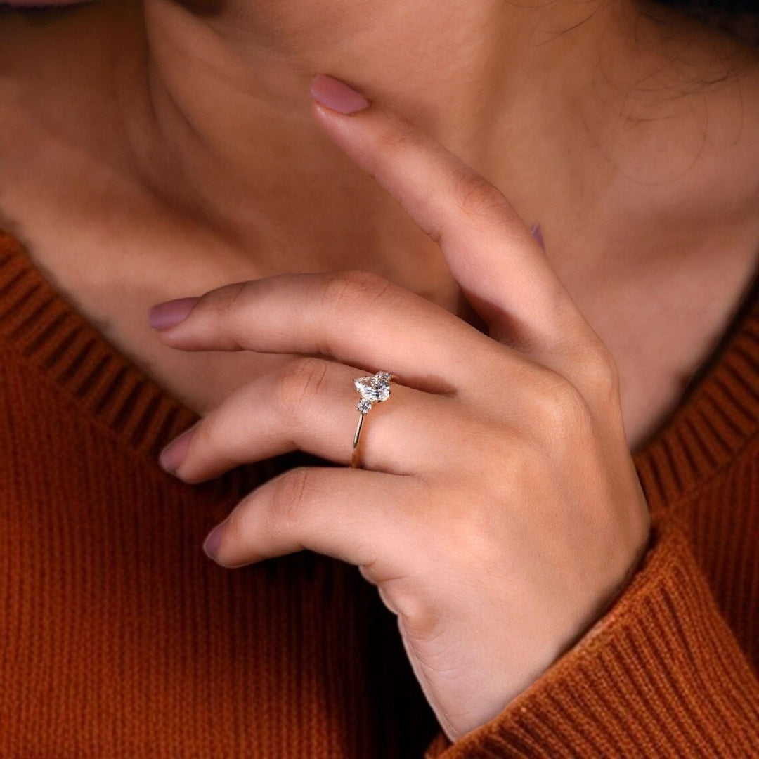 18K Gold Lab Grown Diamond CVD 2CT Pear-Cut Unique Design Promise Ring