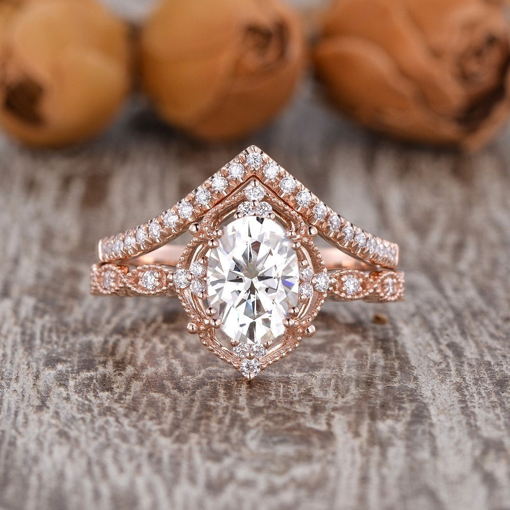 14K Gold Lab Grown Diamond CVD 1.5CT Oval-Cut Art Deco Cluster Halo Vintage Ring Set