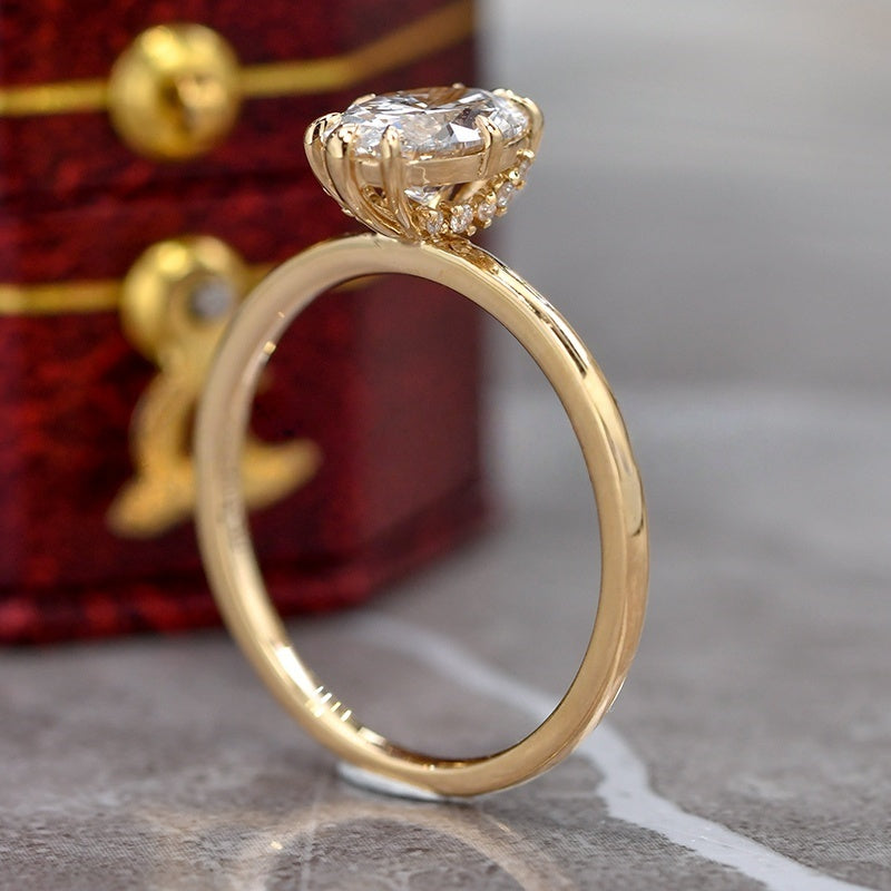 18k Gold Lab Grown Diamond CVD 1CT Oval-Cut Symmetrical 8-Claw Style Ring