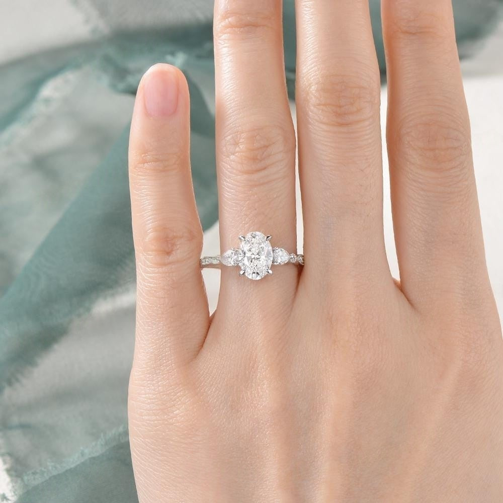 18k Gold Lab Grown Diamond CVD 2CT Oval-Cut Hidden Halo Vintage Three Stone Diamond Ring