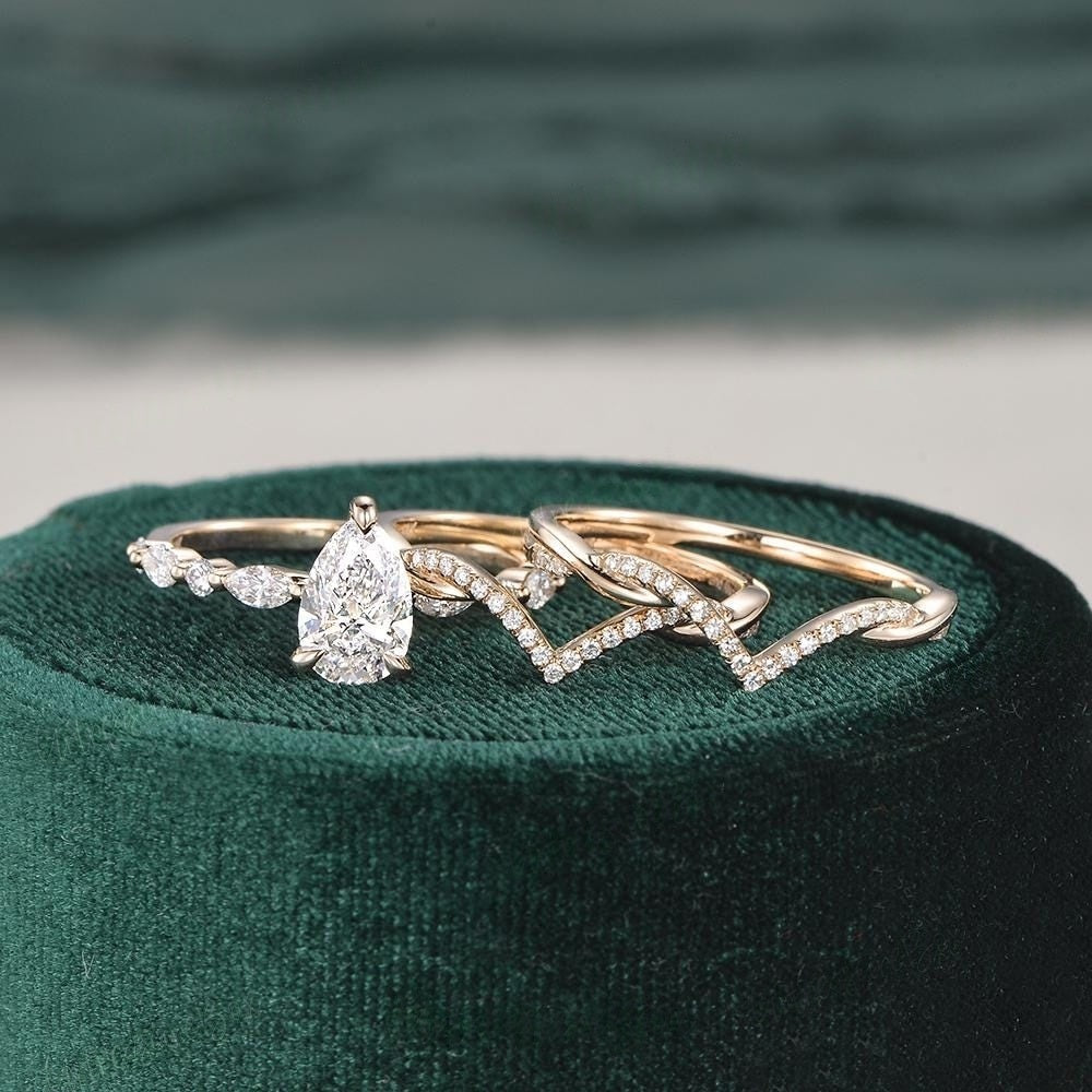 18k Gold Lab Grown Diamond CVD 2CT Pear-Cut Bridal Set Stacking Twisted Band Wedding Ring set