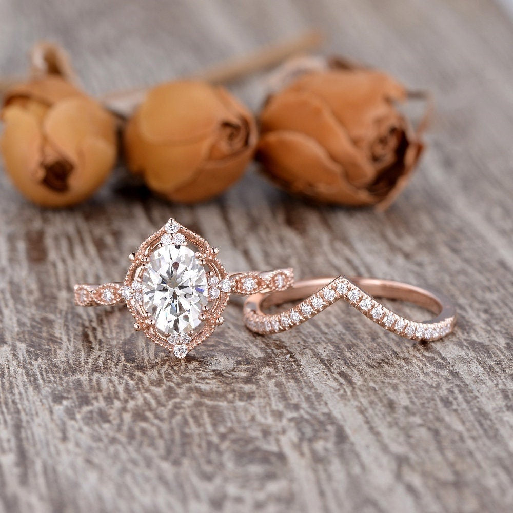 14K Gold Lab Grown Diamond CVD 1.5CT Oval-Cut Art Deco Cluster Halo Vintage Ring Set