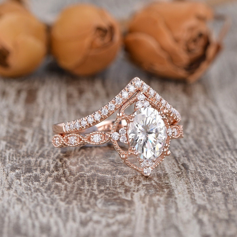 14K Gold Lab Grown Diamond CVD 1.5CT Oval-Cut Art Deco Cluster Halo Vintage Ring Set