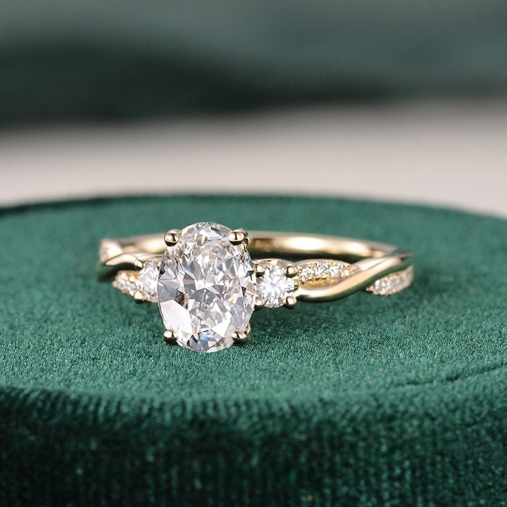 18k Gold Lab Grown Diamond CVD 2CT Oval-Cut Three Stone Diamond Twisted Band Ring