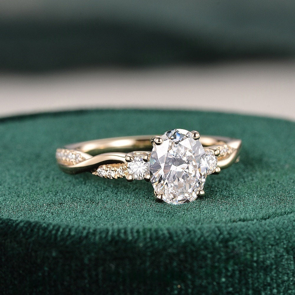 18k Gold Lab Grown Diamond CVD 2CT Oval-Cut Three Stone Diamond Twisted Band Ring