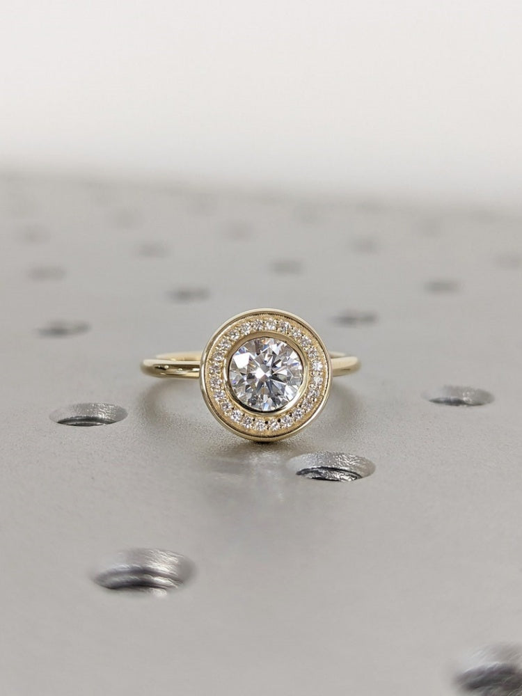 18K Gold Lab Grown Diamond CVD 1.5CT Round-Cut Bezel Setting Halo Dainty Promise Ring