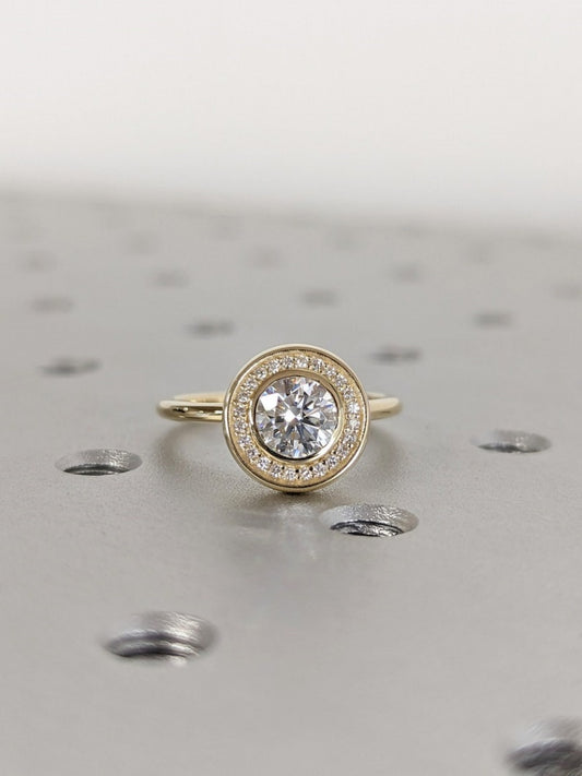 18K Gold Lab Grown Diamond CVD 1.5CT Round-Cut Bezel Setting Halo Dainty Promise Ring