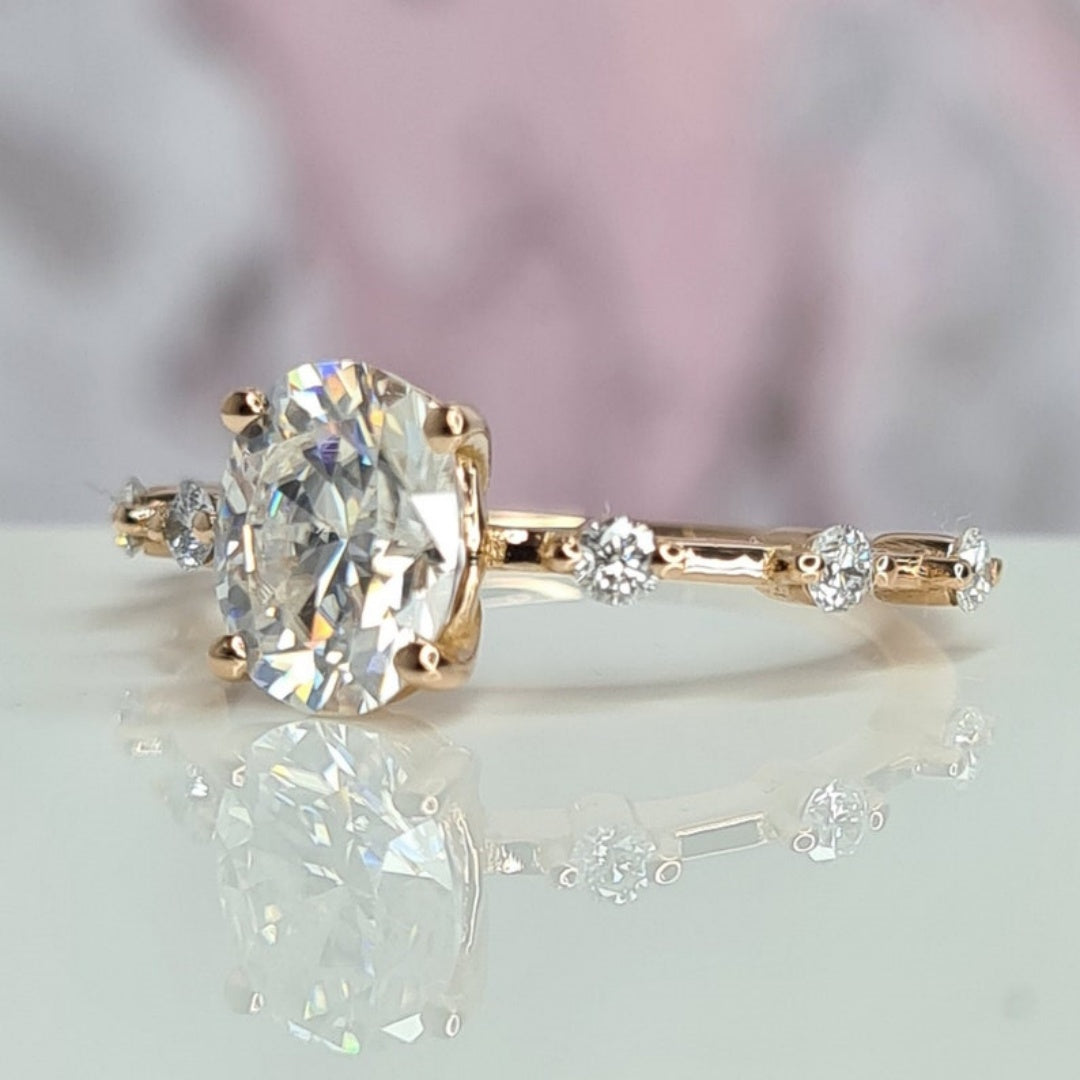 18K Gold Lab Grown Diamond CVD 1.5 CT Oval-Cut Simple and Stylish Classic Ring For Anniversary