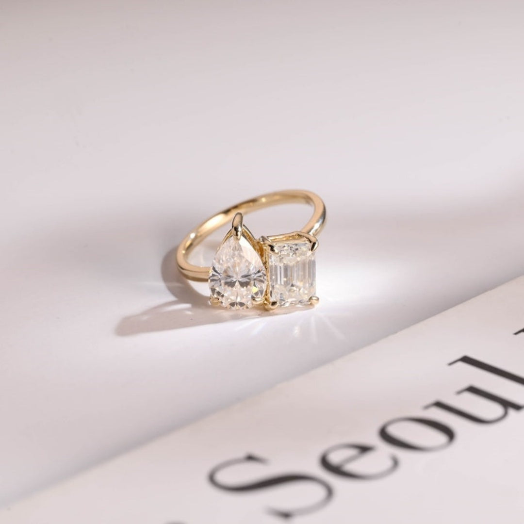 18K Gold Lab Grown Diamond CVD Toi et Moi Emerald & Pear Cut Anniversary Ring