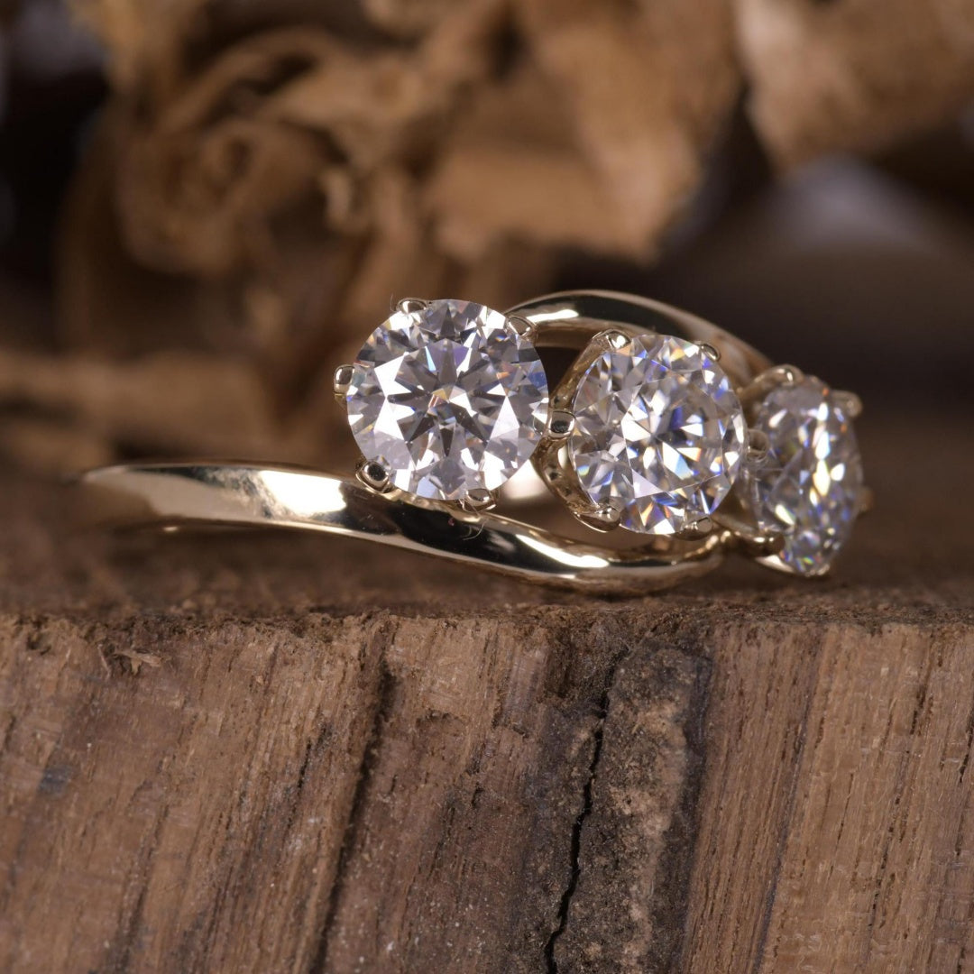 18K Gold Lab Grown Diamond CVD Three Round-Cut Stone Unique Design Niche Luxury Ring