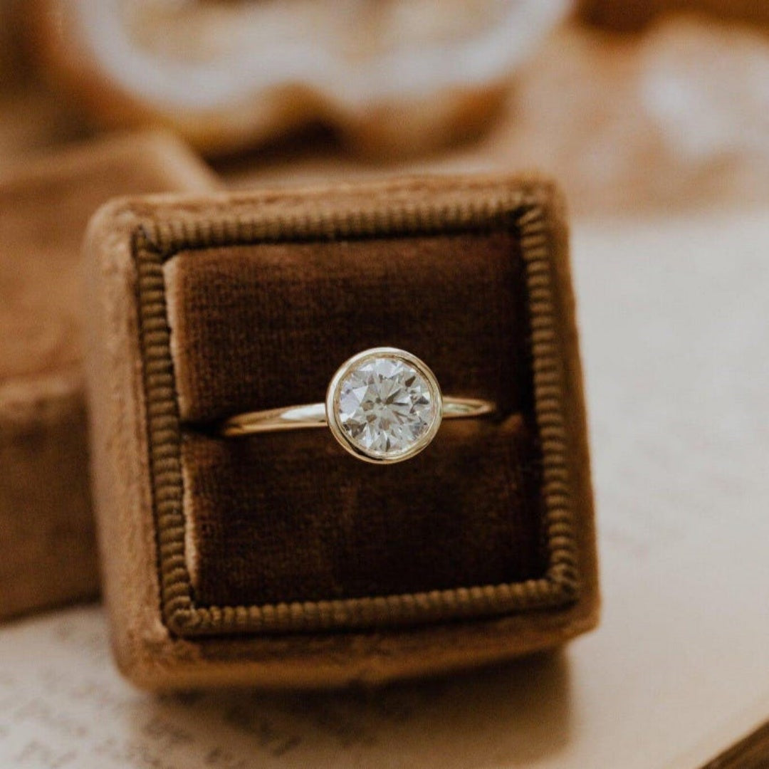 18K Gold Lab Grown Diamond CVD 1CT Round-Cut Bezel Set Promise Anniversary Ring For Women Gift