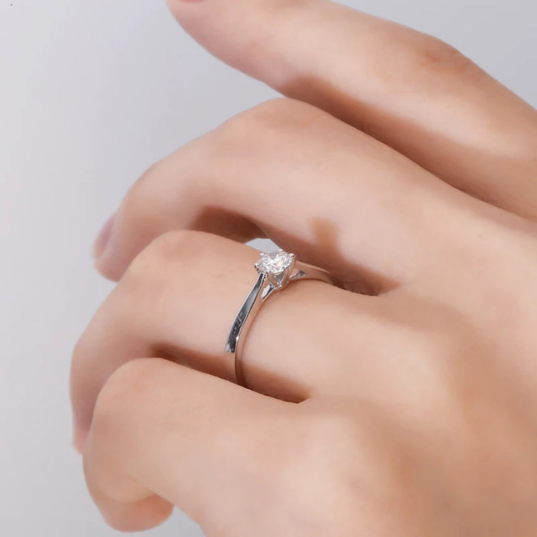 10K Gold Lab Grown Diamond CVD 1CT Round-Cut Classic 6 Prong Design Engagement Ring