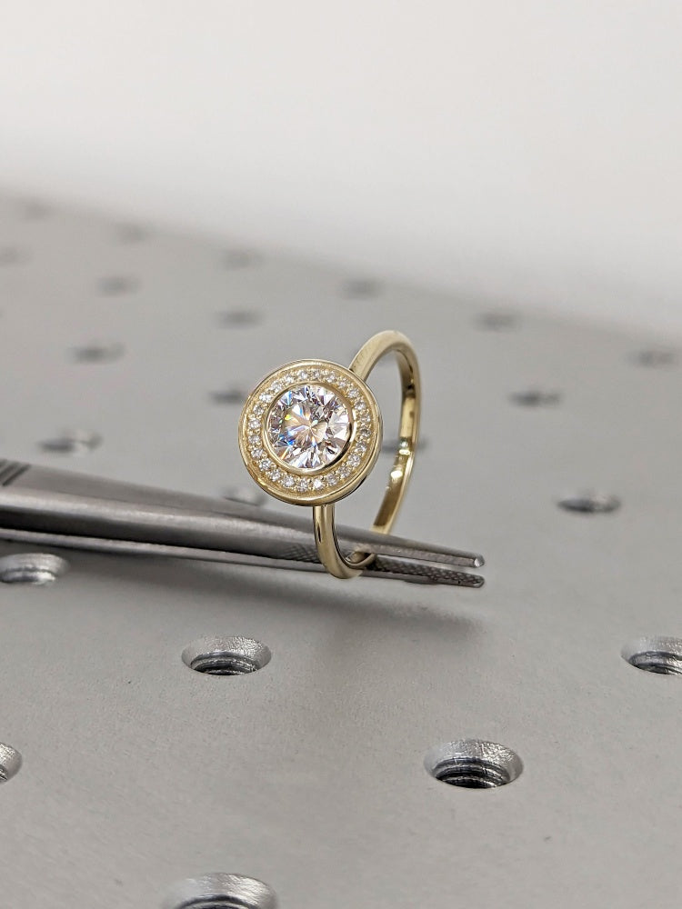 18K Gold Lab Grown Diamond CVD 1.5CT Round-Cut Bezel Setting Halo Dainty Promise Ring
