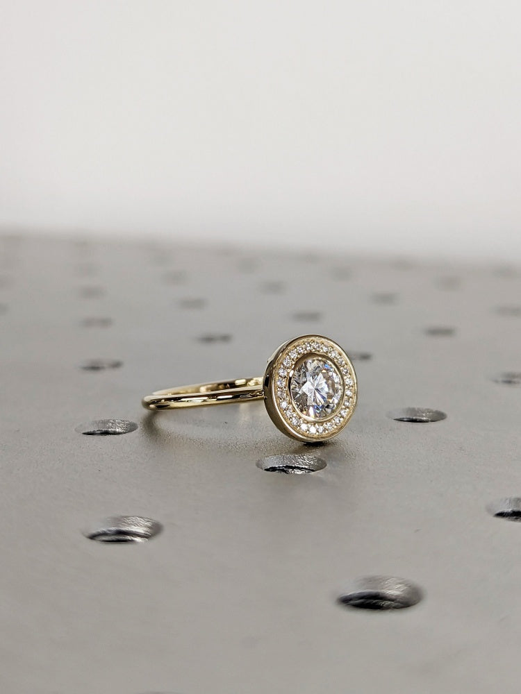 18K Gold Lab Grown Diamond CVD 1.5CT Round-Cut Bezel Setting Halo Dainty Promise Ring
