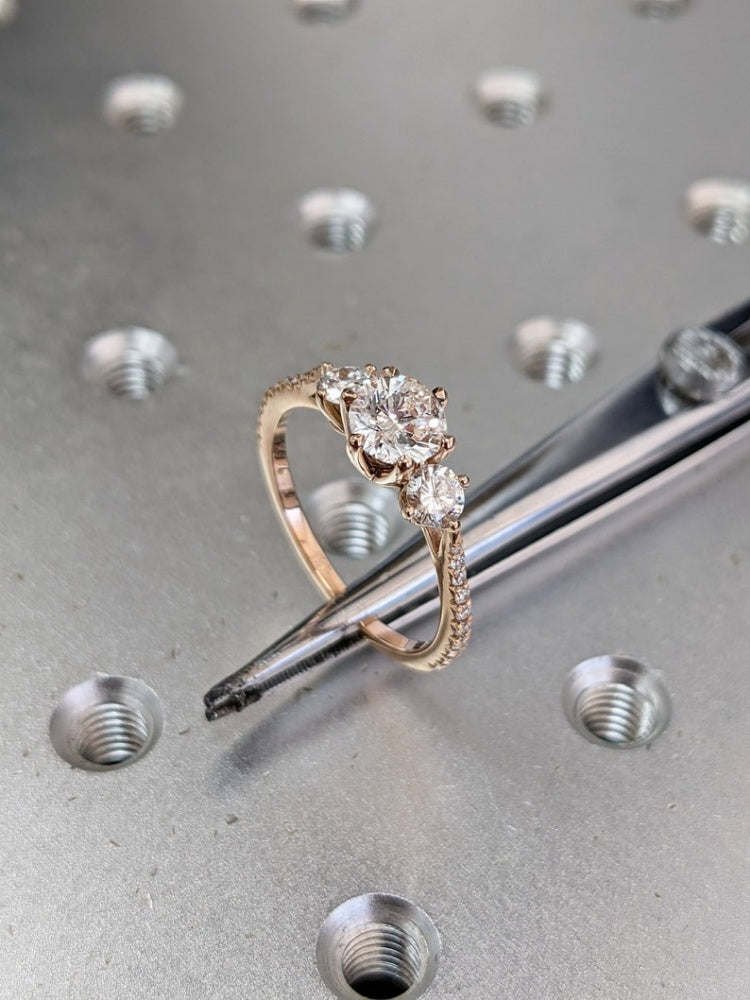 18K Gold Lab Grown Diamond CVD  2CT Round-Cut 3 Stone Promise Ring