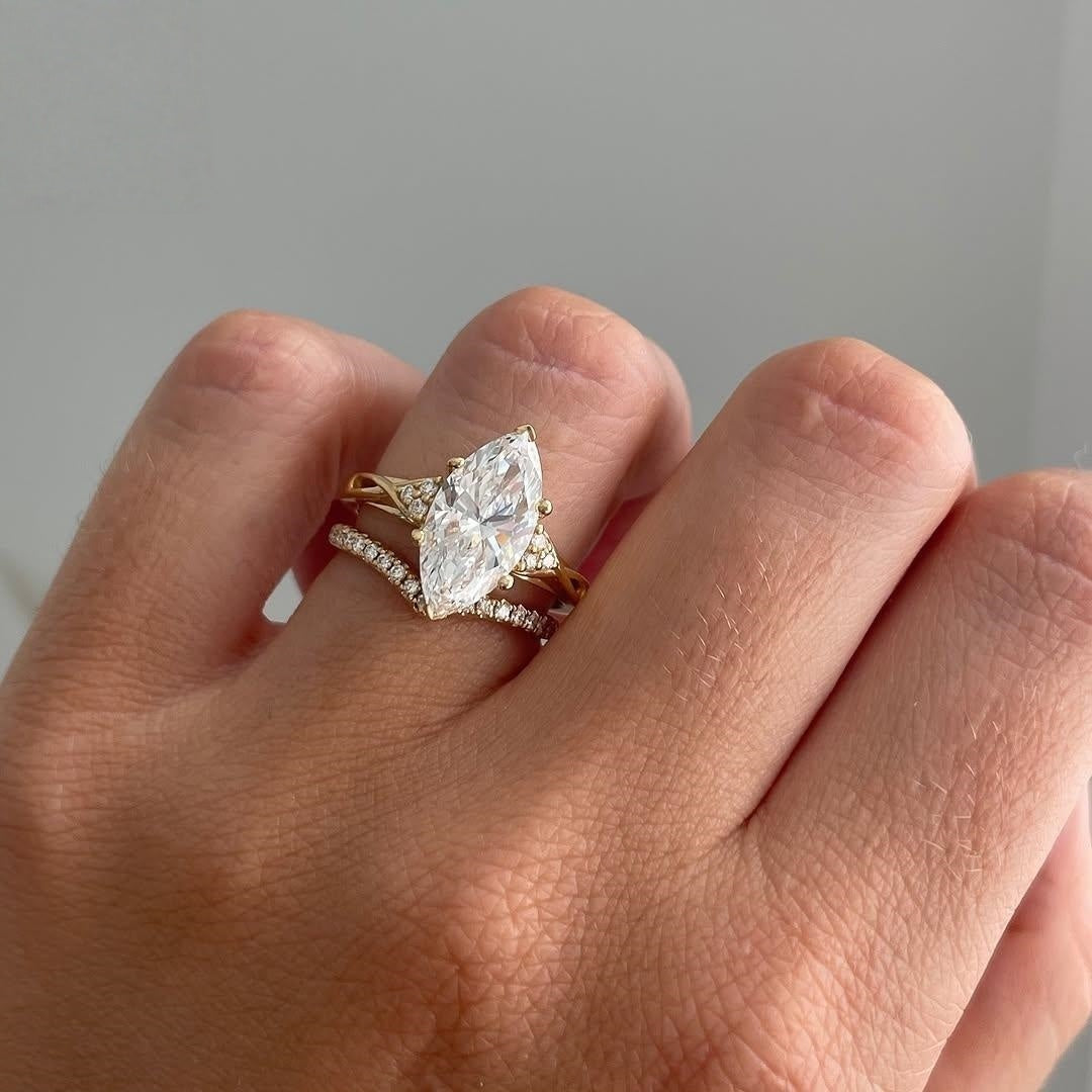18K Gold Lab Grown Diamond CVD 2CT Marquise-Cut Vintage Royal Style Anniversary Ring