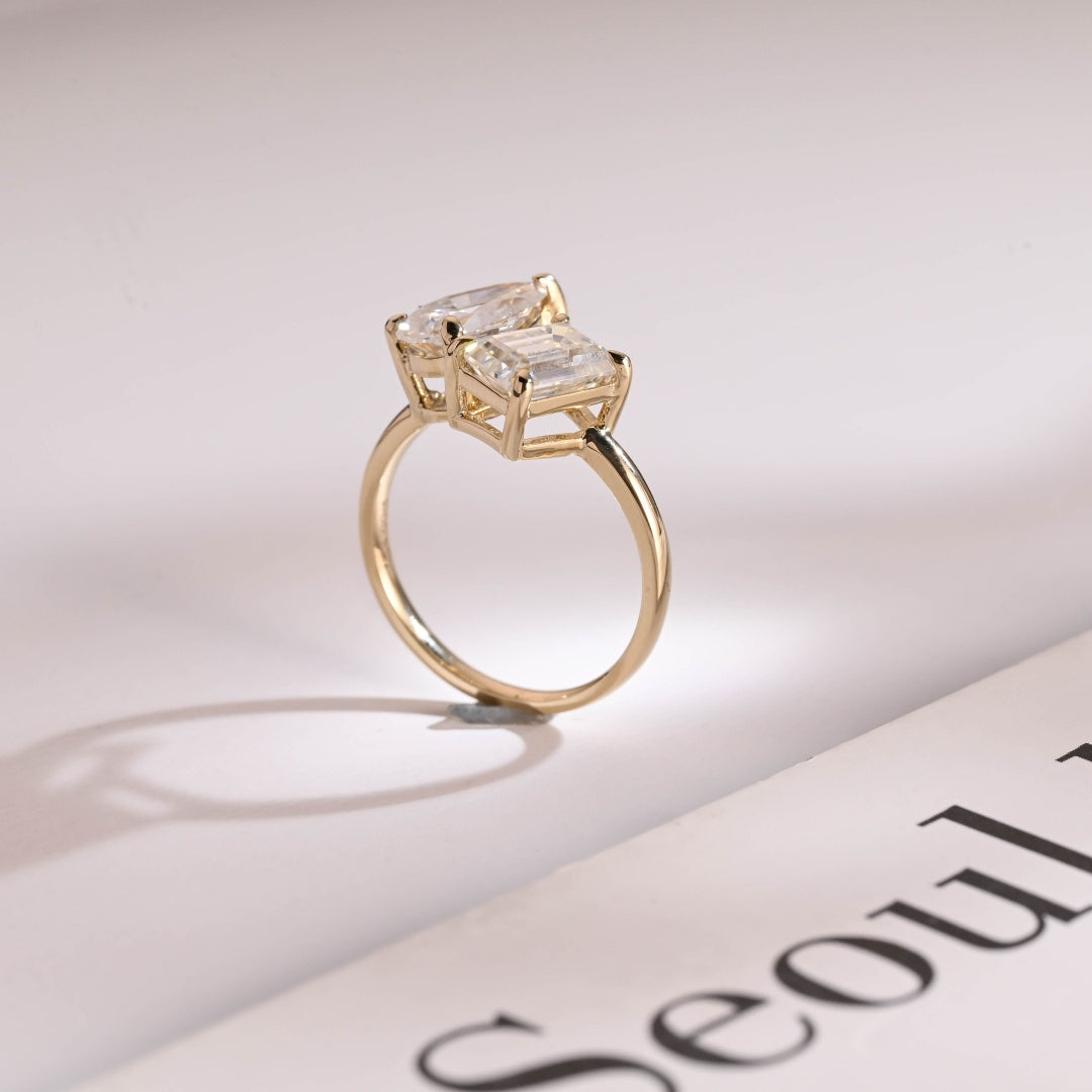 18K Gold Lab Grown Diamond CVD Toi et Moi Emerald & Pear Cut Anniversary Ring