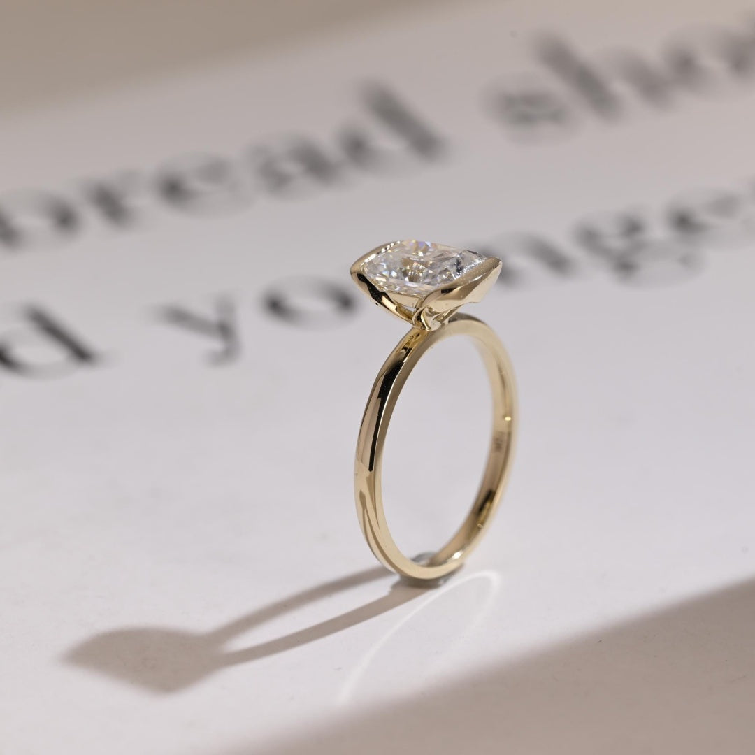18K Gold Lab Grown Diamond CVD 1.5CT Oval-Cut Half Bezel Ring For Holiday Gift
