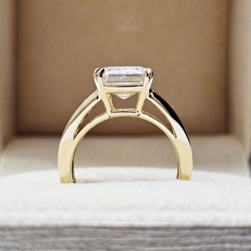 18K Gold Lab Grown Diamond CVD 5CT Emerald-Cut Luxury Rings For Banquets And Weddings