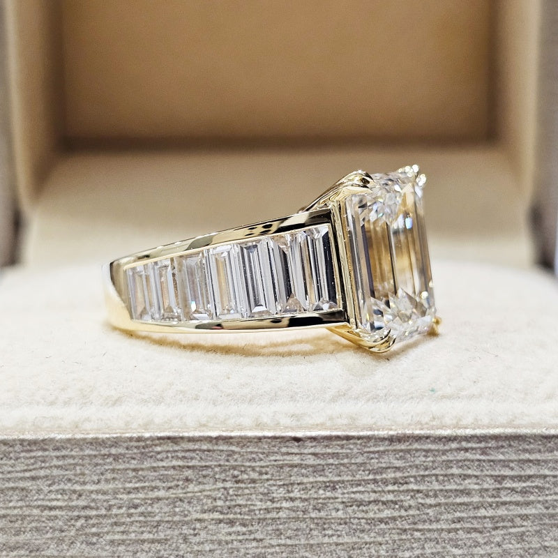 18K Gold Lab Grown Diamond CVD 5CT Emerald-Cut Luxury Rings For Banquets And Weddings