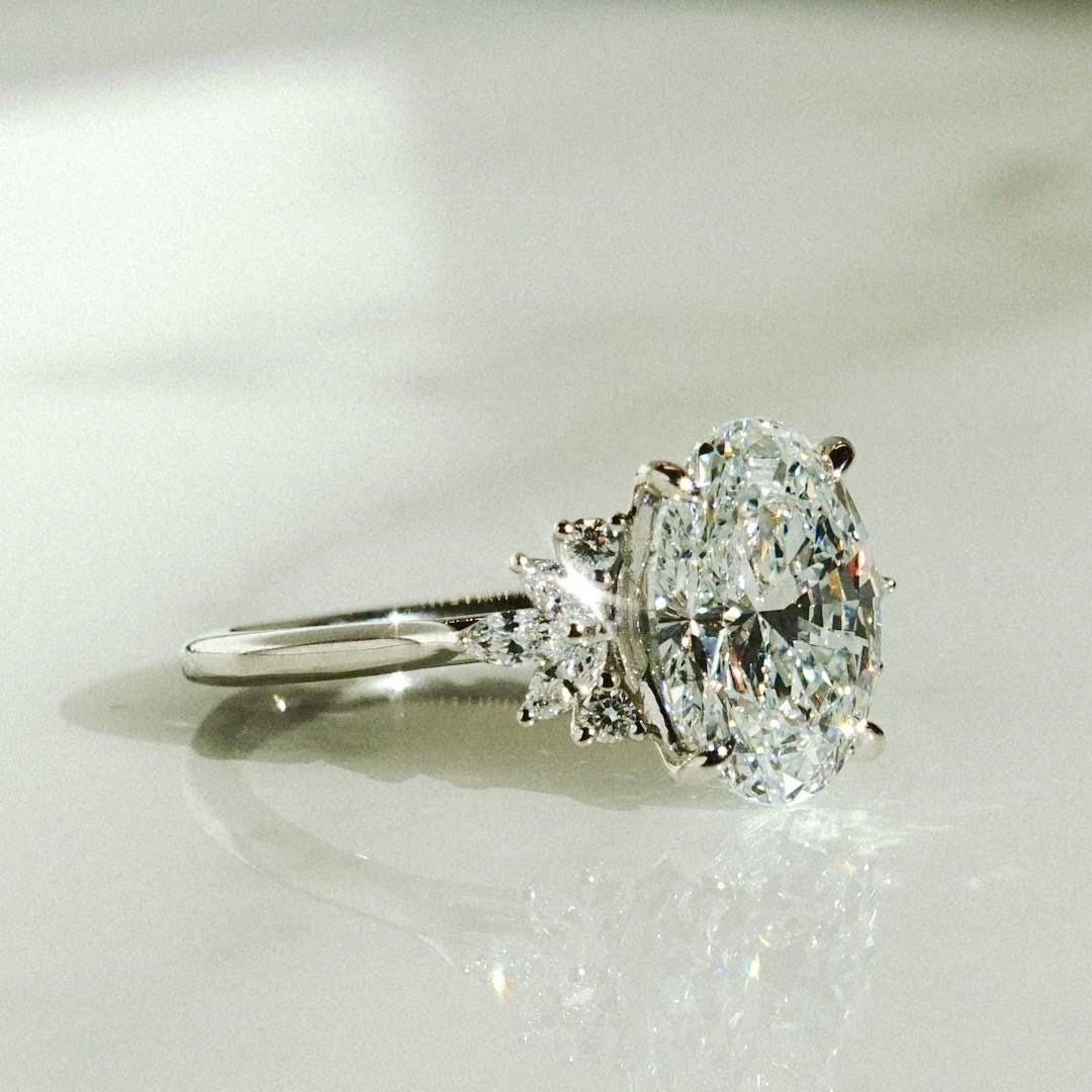 14K Gold Lab Grown Diamond CVD 3CT Oval-Cut Sunflower Design Niche and Unique Ring