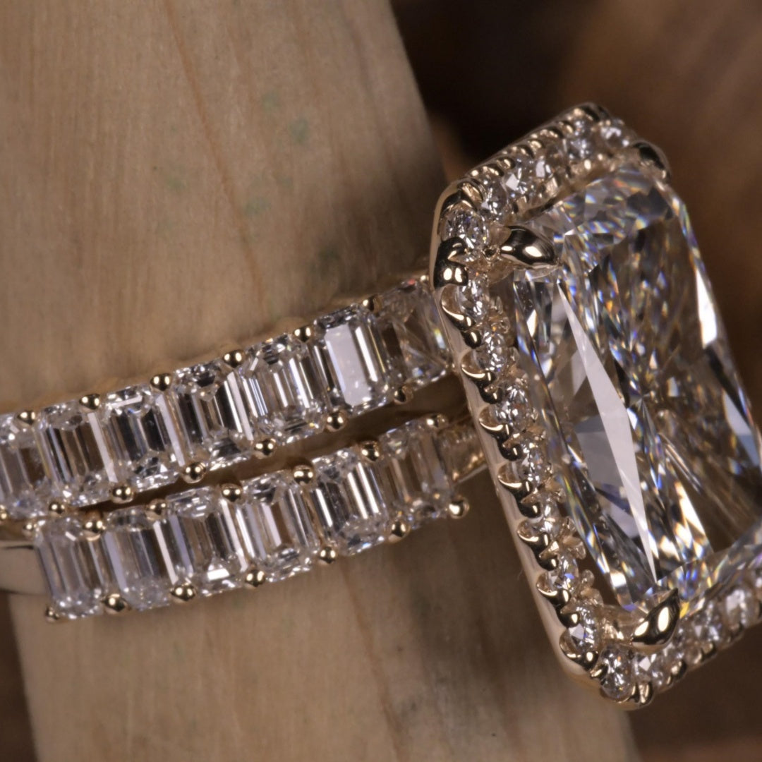14K Gold Lab Grown Diamond CVD  4CT Radiant-Cut Emerald Halo Bridal Ring Set