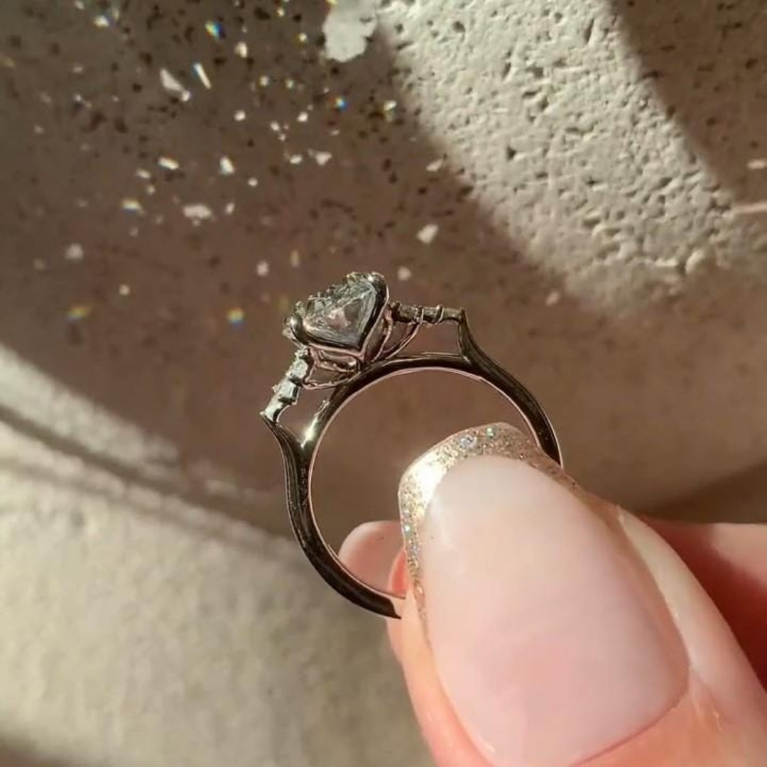 14K Gold Lab Grown Diamond CVD 3CT Oval-Cut Sunflower Design Niche and Unique Ring