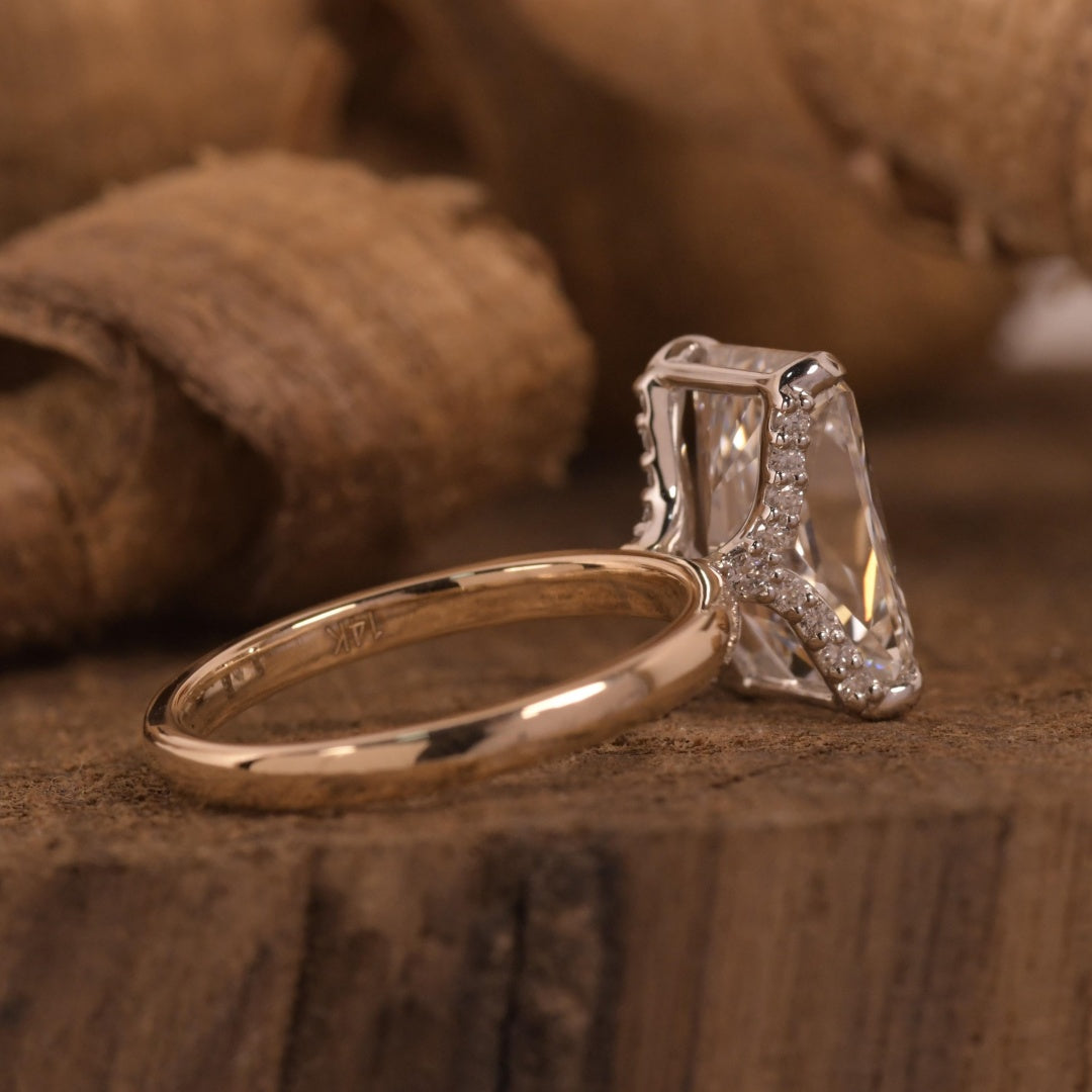 18K Gold Lab Grown Diamond CVD 4.5CT Radiant-Cut Halo Anniversary Ring
