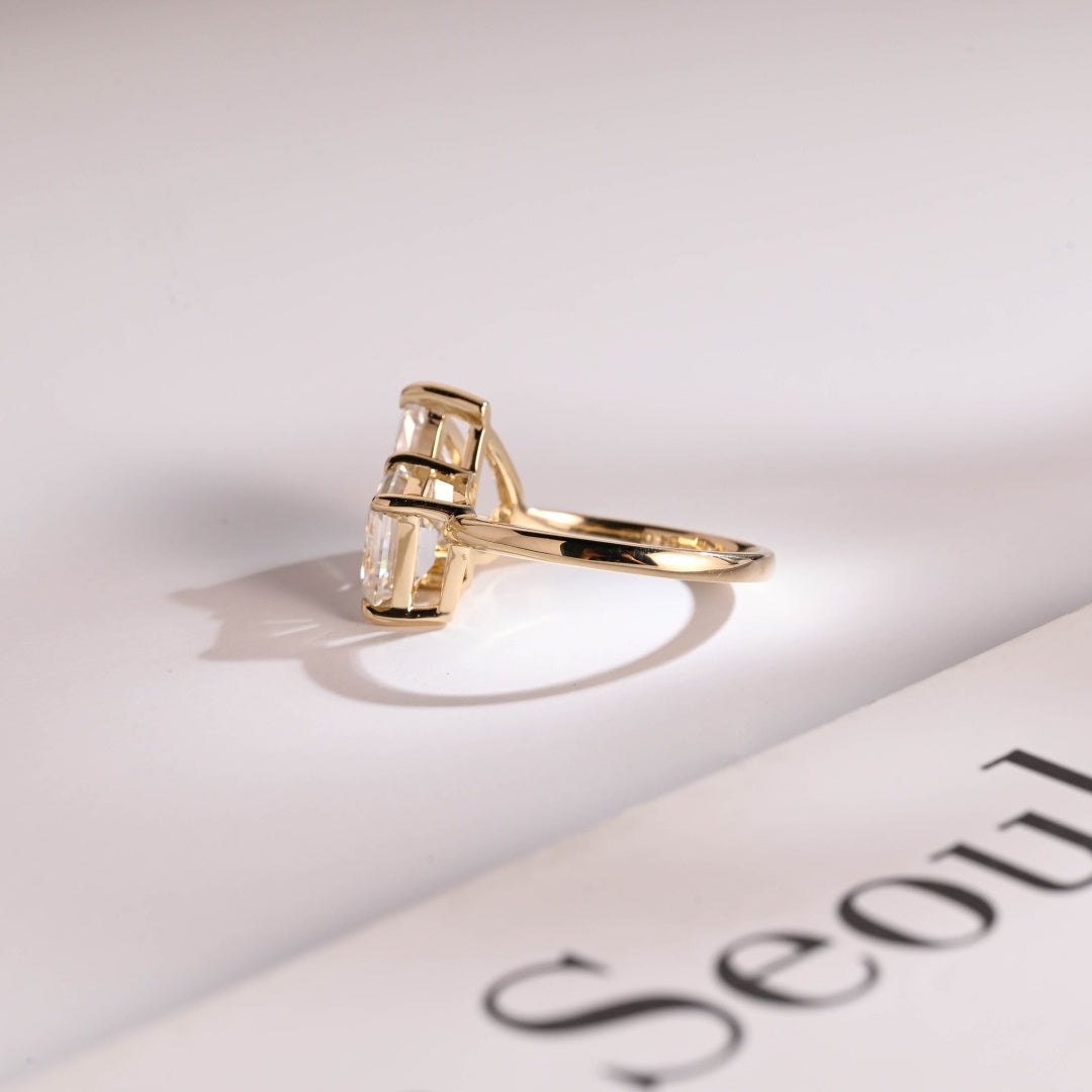 18K Gold Lab Grown Diamond CVD Toi et Moi Emerald & Pear Cut Anniversary Ring