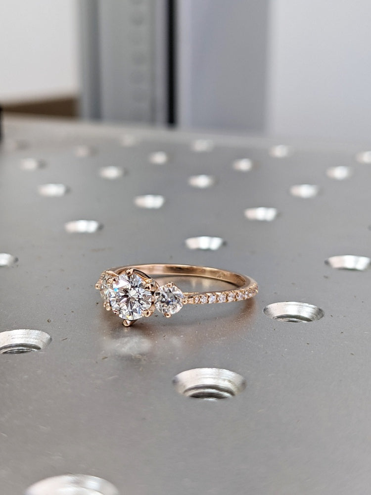 18K Gold Lab Grown Diamond CVD  2CT Round-Cut 3 Stone Promise Ring