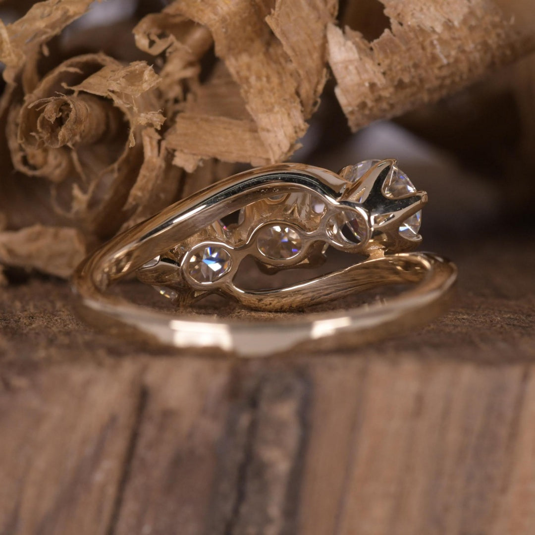 18K Gold Lab Grown Diamond CVD Three Round-Cut Stone Unique Design Niche Luxury Ring