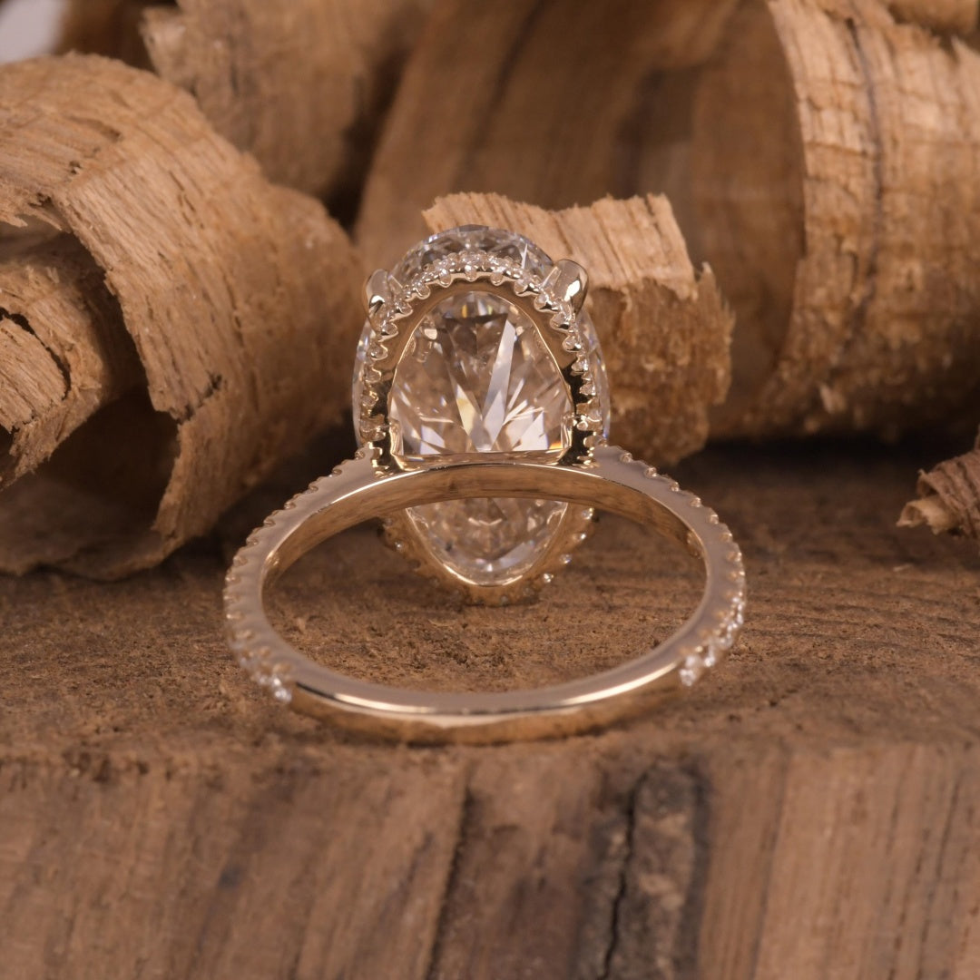 18K Gold Lab Grown Diamond CVD 8CT Oval-Cut Luxury Engagement Ring