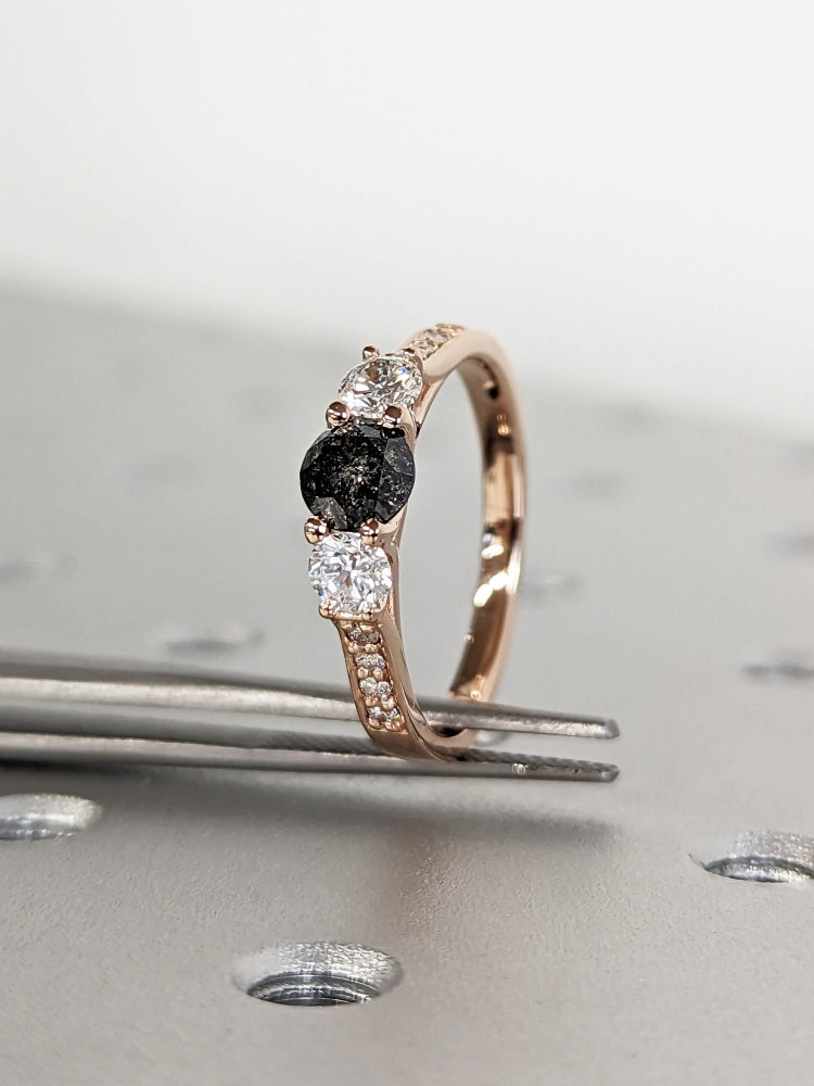 18k Gold Natural Salt Stone 1CT Round-Cut Unique Vintage Three Stone Engagement Ring