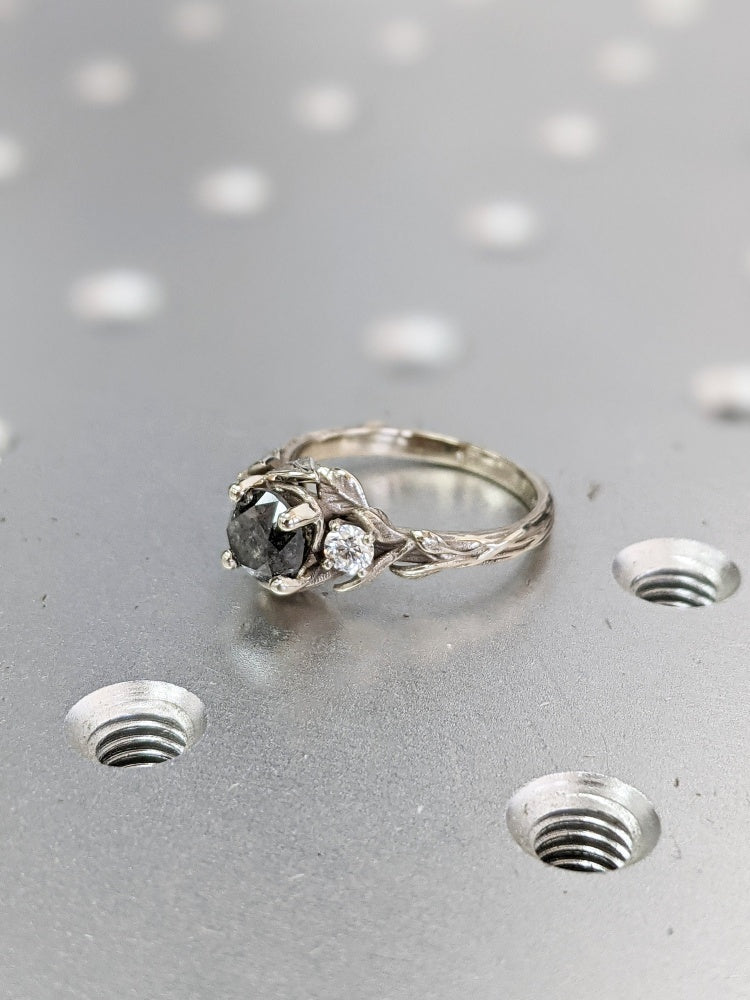 18k Gold Natural Salt Stone 1CT Round-Cut with Leaf and Branch Engraving Anniversary Ring