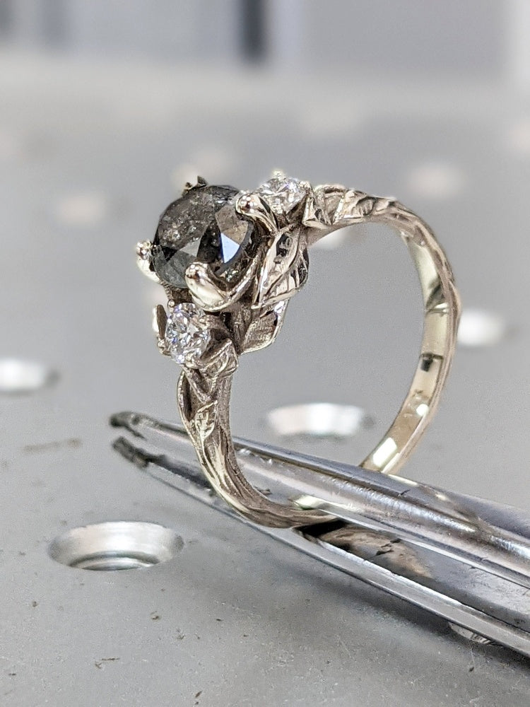 18k Gold Natural Salt Stone 1CT Round-Cut with Leaf and Branch Engraving Anniversary Ring