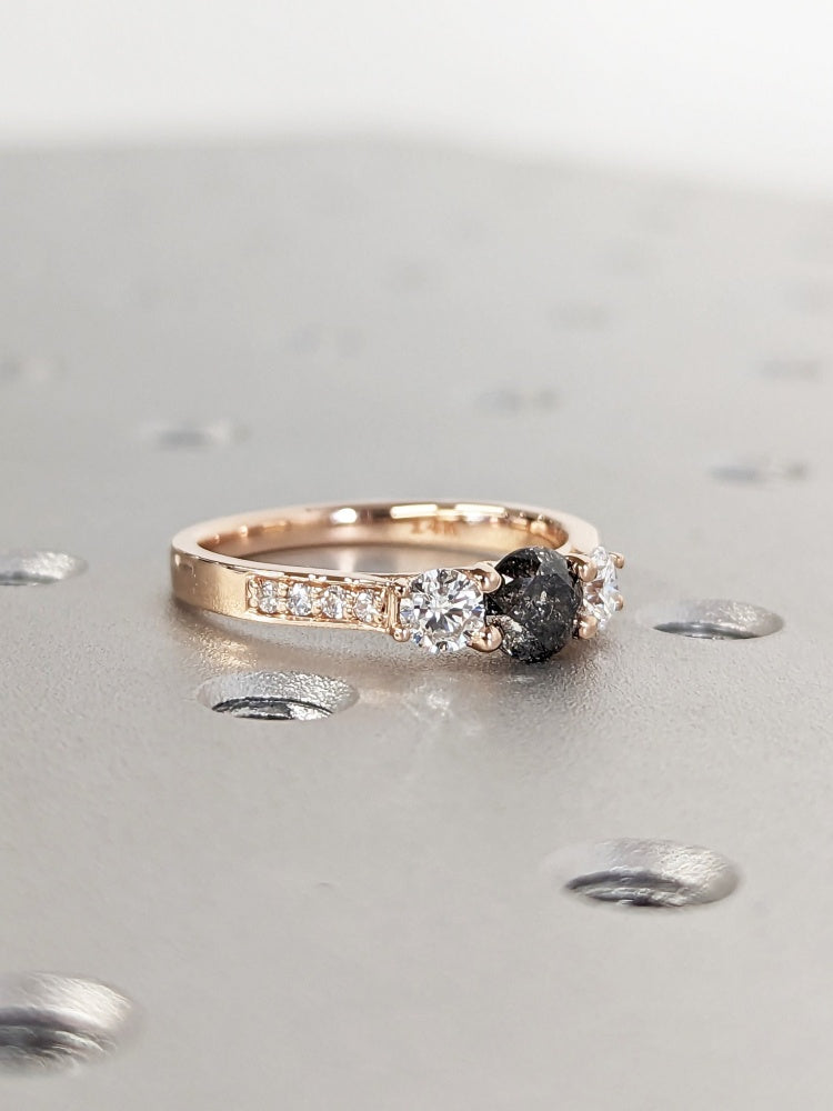 18k Gold Natural Salt Stone 1CT Round-Cut Unique Vintage Three Stone Engagement Ring