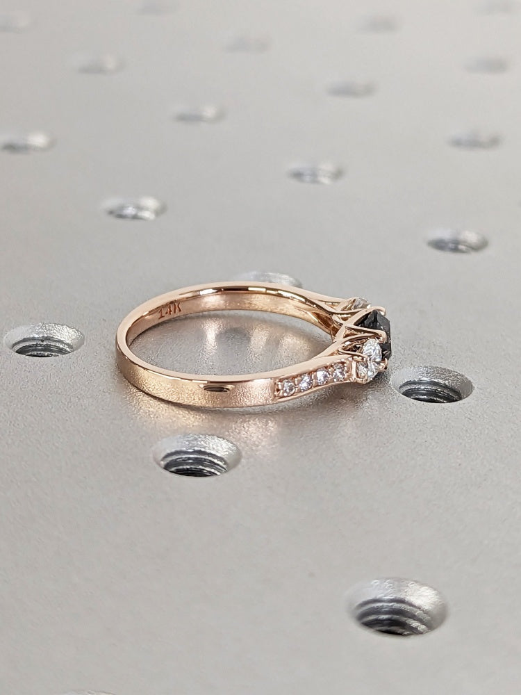 18k Gold Natural Salt Stone 1CT Round-Cut Unique Vintage Three Stone Engagement Ring