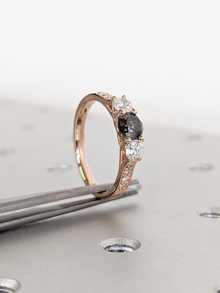 18k Gold Natural Salt Stone 1CT Round-Cut Unique Vintage Three Stone Engagement Ring
