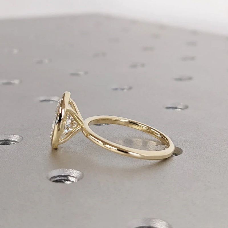 14K Gold Lab Grown Diamond CVD 2CT Oval-Cut Classic Bezel Setting Promise Ring