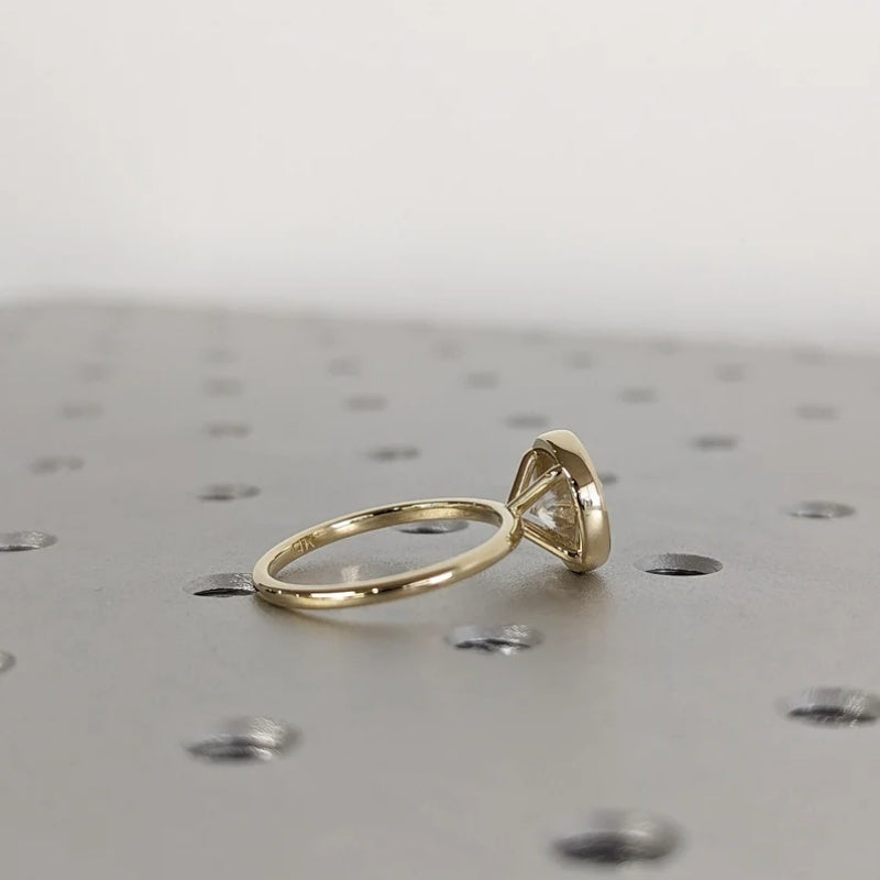 18k Gold Lab Grown Diamond CVD 3CT Round-Cut Solitaire Bezel Ring