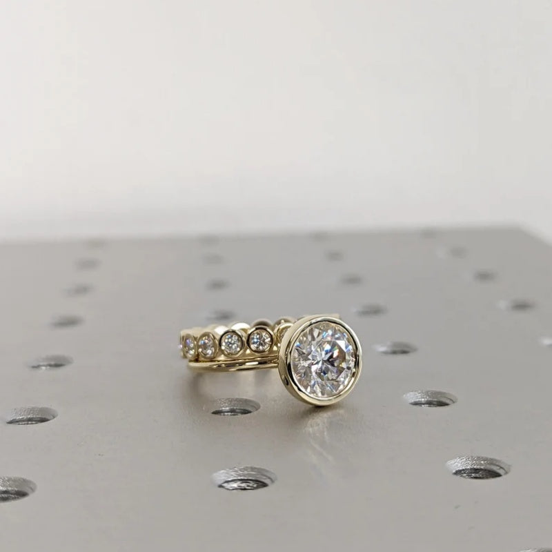 18k Gold Lab Grown Diamond CVD 3CT Round-Cut Solitaire Bezel Ring