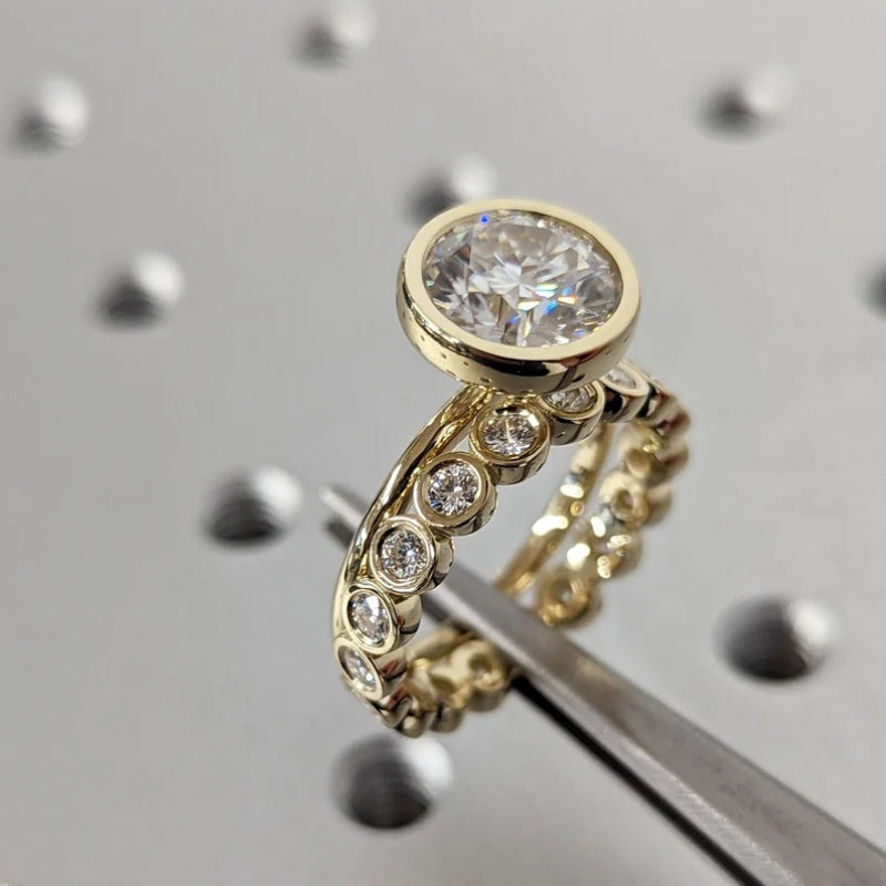18k Gold Lab Grown Diamond CVD 3CT Round-Cut Solitaire Bezel Ring